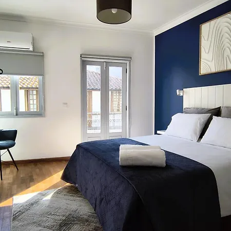 Bee Invitee - Local Couette-café