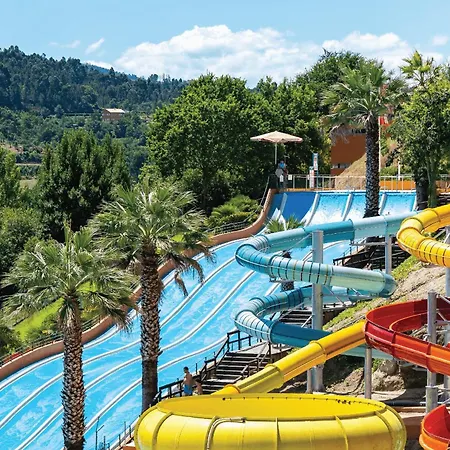 Bee Invitee - Local Couette-café