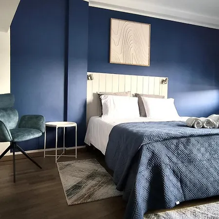 Bee Invitee - Local Couette-café Amarante