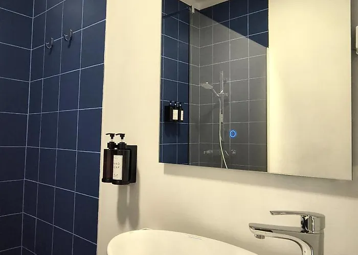 Bee Invitee - Local Panzió